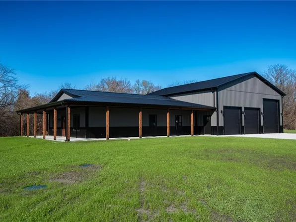 36406 E Church Rd, Oak Grove, MO 64075