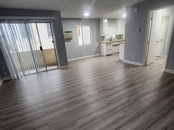 5th image of 121-123 S Catalina St #211
