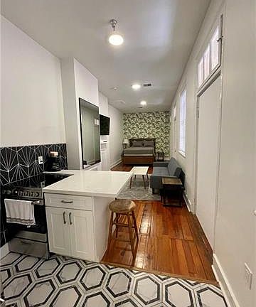 4th image of 608 Baronne St #2A