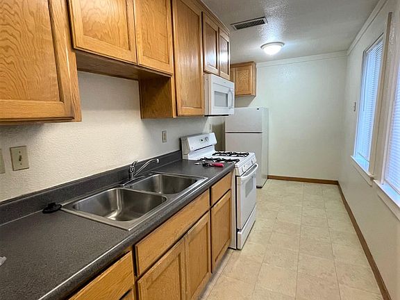 3rd image of 1651 Bessie Ave #1/2