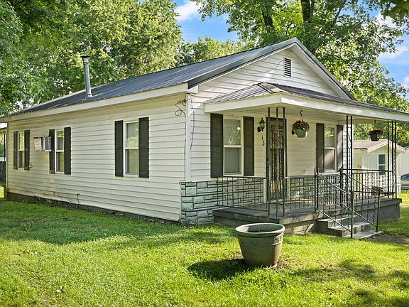 3rd image of 13 White Ln