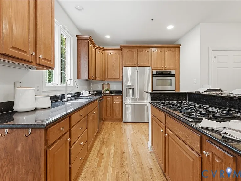 6806 Thompson Crest Ct — Photo 4