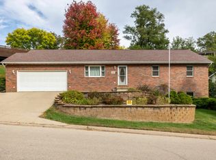 1917 Amelia Dr, Dubuque, IA 52001