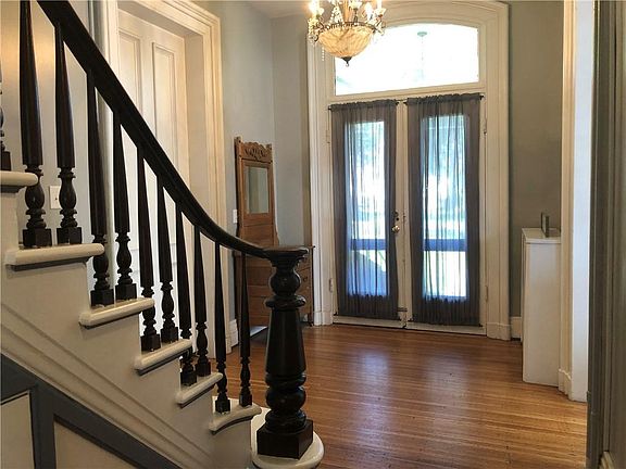3rd image of 17 Seward St