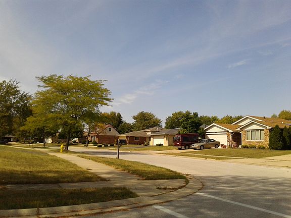 4th image of 16700 Sharon Ct