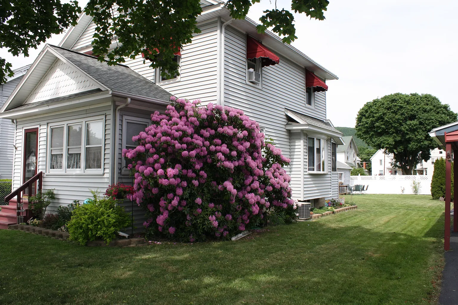 152 Princeton Ave photo 1
