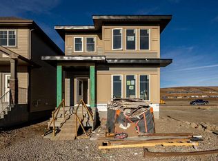 438 S Heartland Way, Cochrane, AB T4C0M6