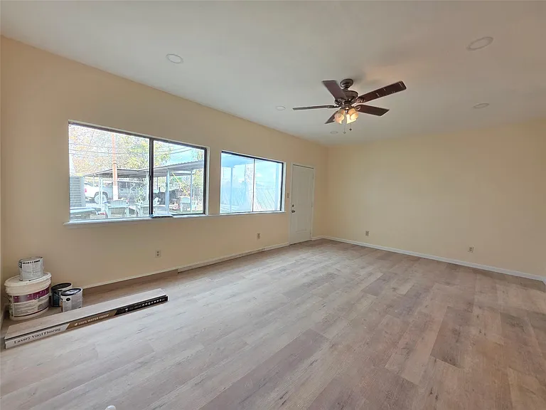 618 S Frazier St #B — Photo 2