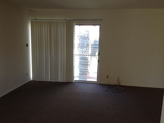 3rd image of 447 S St Andrews Pl APT 7