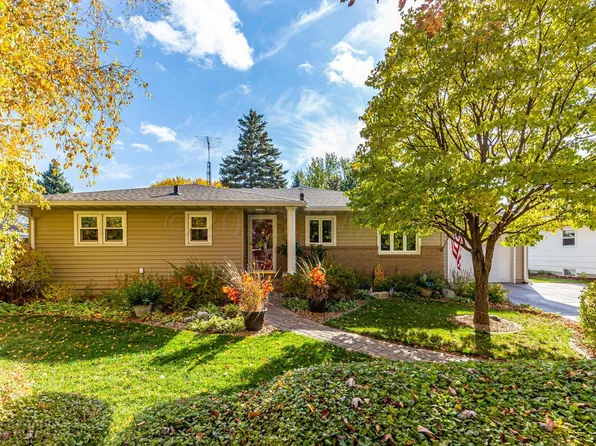 2831 Edgewood Dr N, Fargo, ND 58102