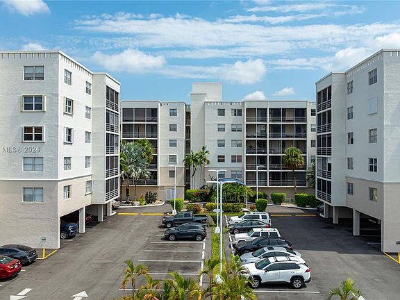 2nd image of 2821 N Miami Beach Blvd #5I