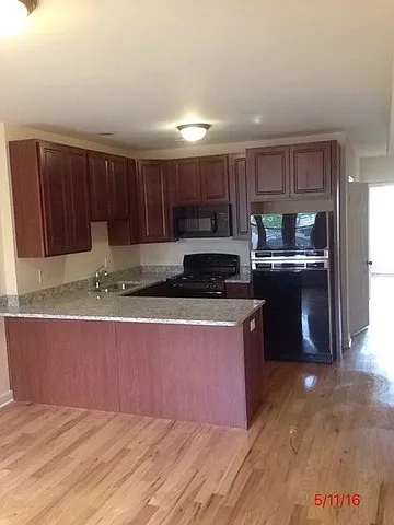 Building Photo - 6309 N Albany Ave #2B