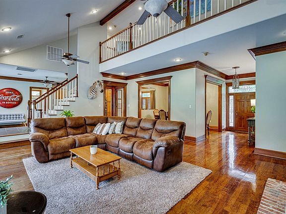 5th image of 250 Petrus Cir