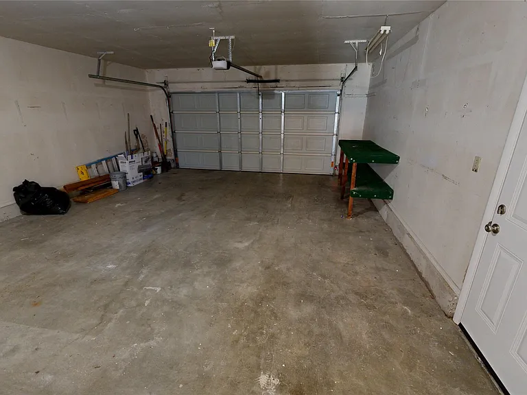 503 W C St — Photo 25