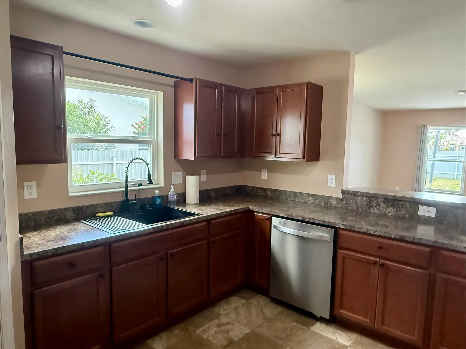 4 bed, 3210 sqft, $2,800 — Photo 4