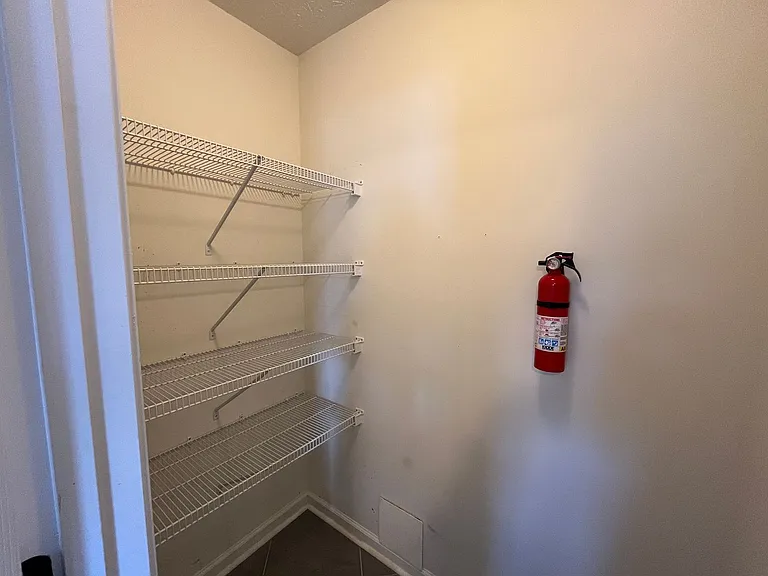 696 Wyndhurst Dr — Photo 12