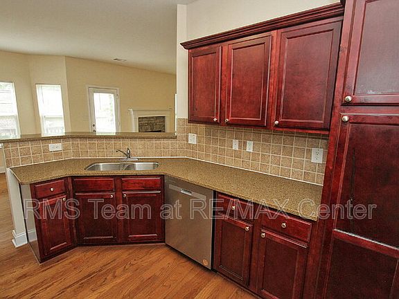 5th image of 728 Castle Top Ct