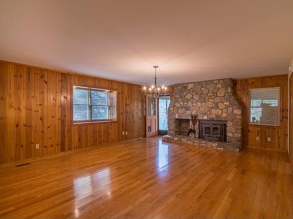 3rd image of 3401 Sugartree Ct