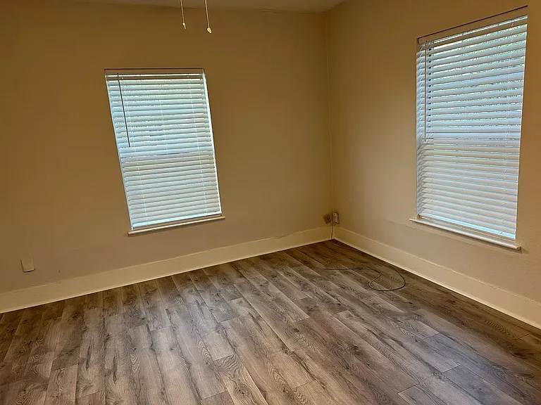 1456 Godwin St — Photo 2