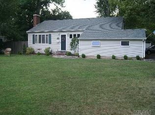 78 Parkwood Rd, West Islip, NY 11795