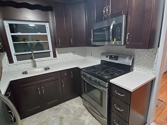 5th image of 8907 Doran Ave #2
