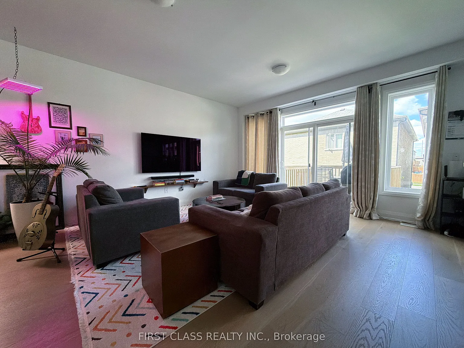 4 bed, $3,200 — Photo 2