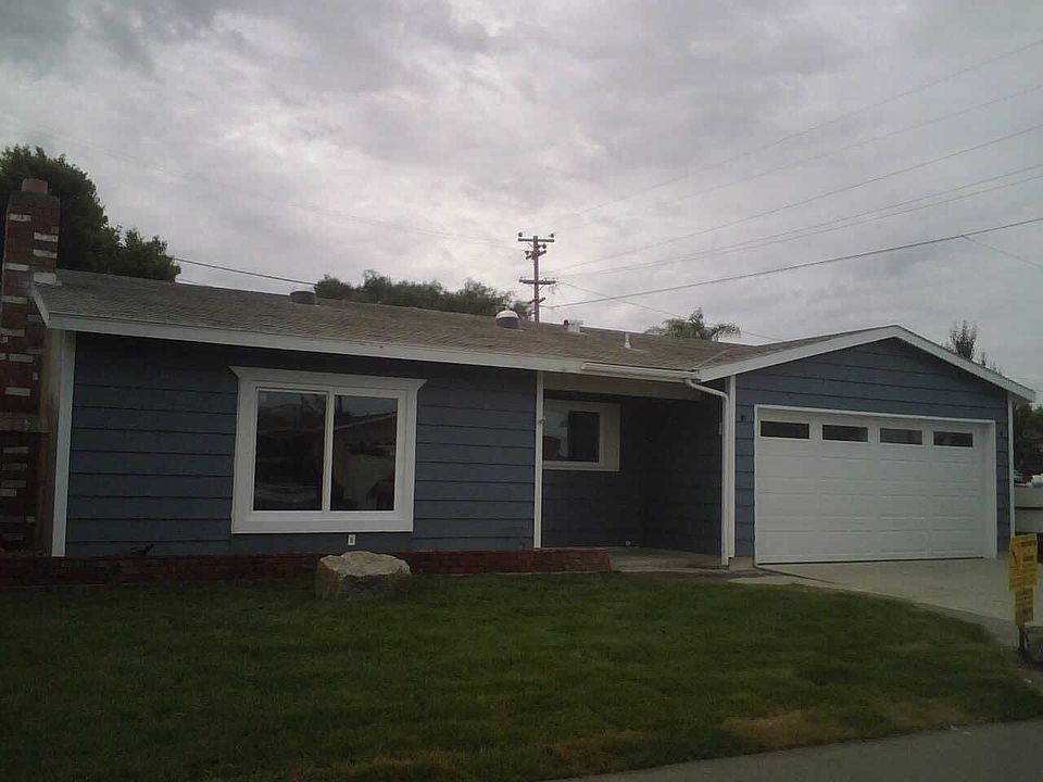 1st image of 828 Dahlia Pl