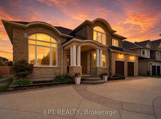 62 Tradewinds Dr, Ottawa, ON K2G6Y8
