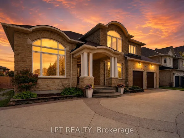 62 Tradewinds Dr, Ottawa, ON K2G 6Y8