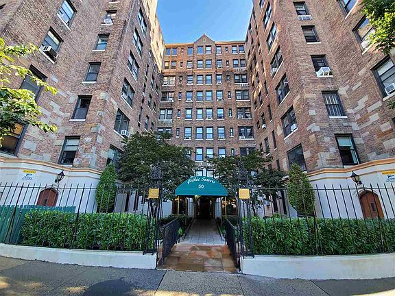 2nd image of 50 Glenwood Ave APT 501