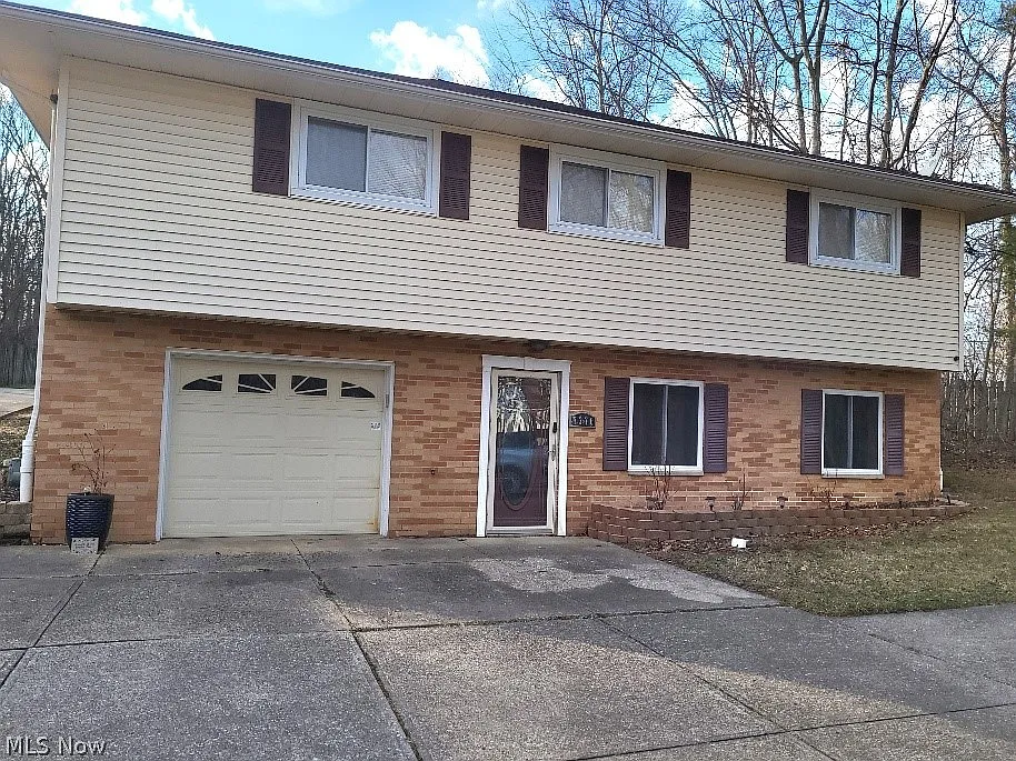 7376 Oakhill Rd photo 1