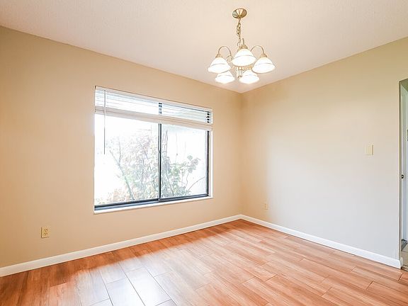 5th image of 2854 Camomile Dr