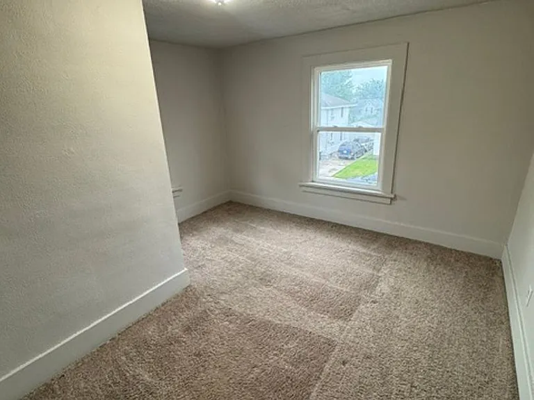 1031 Shore Dr — Photo 7