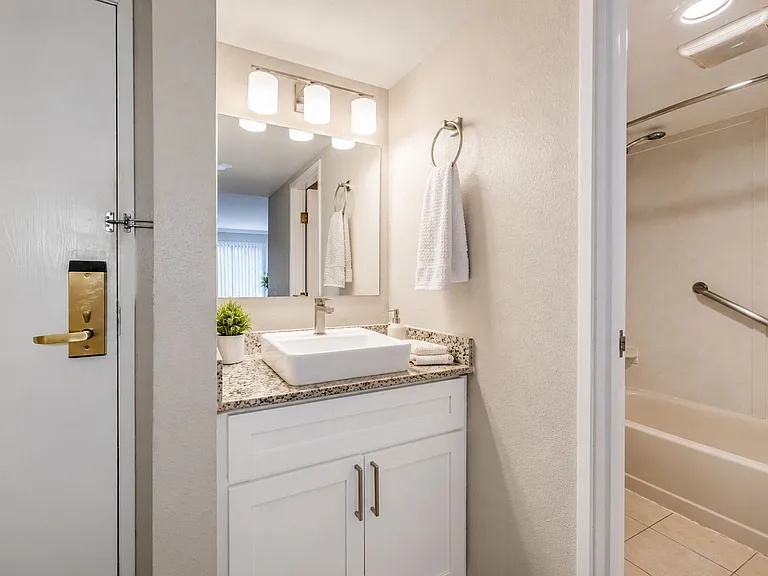 Alta Apartments — Photo 45