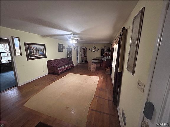 5th image of 6 Hickory Ln