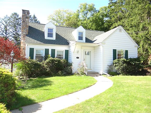 3rd image of 341 Larchmont Rd