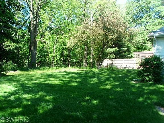 3rd image of 715 Arbor Ct