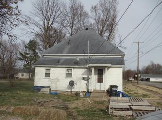 121 S 9th St, Herrin, IL 62948