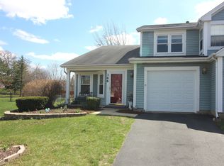 366 Trailside Ct, Carol Stream, IL 60188