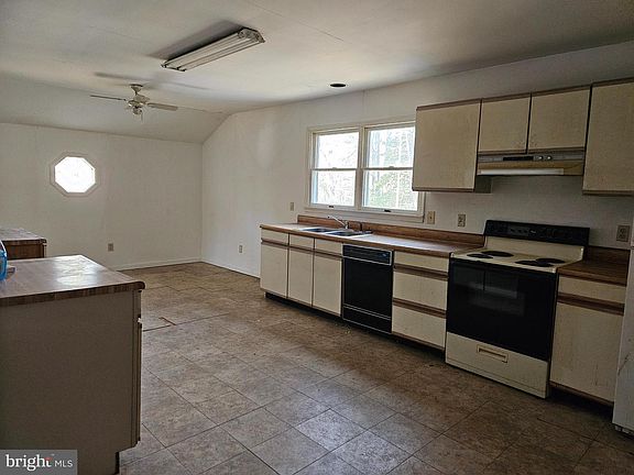 5th image of 17420 W Hudson Pond Rd