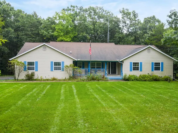 S3714 S Bent Tree Dr, Baraboo, WI 53913
