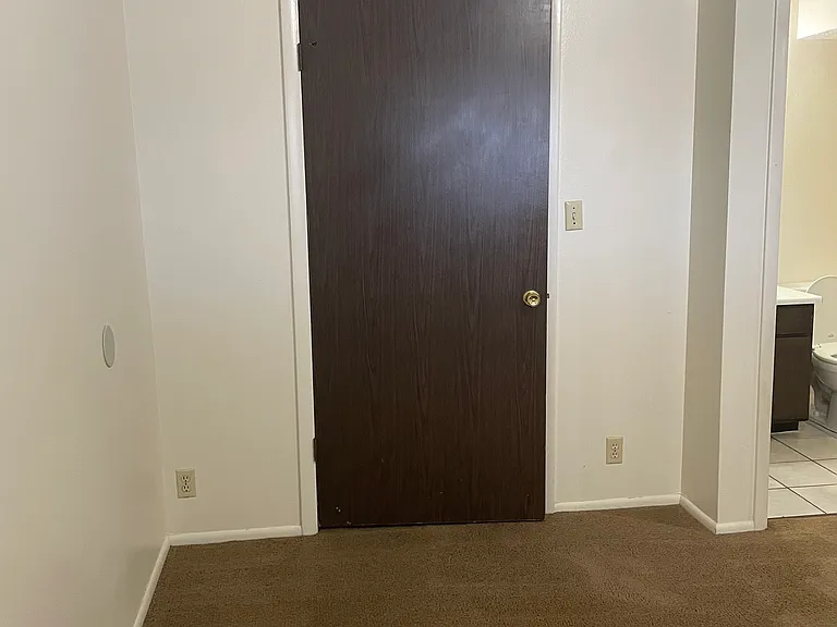 618 N Main St — Photo 12