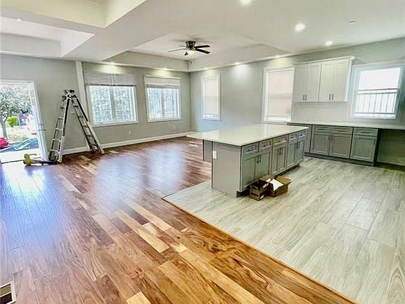 3rd image of 13919 226th St Floor 1