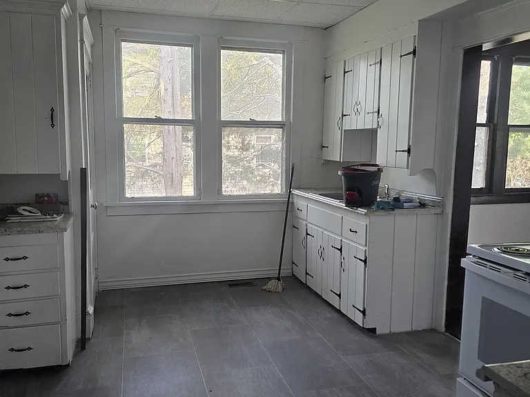 231 Thomson Ave #1 — Photo 11