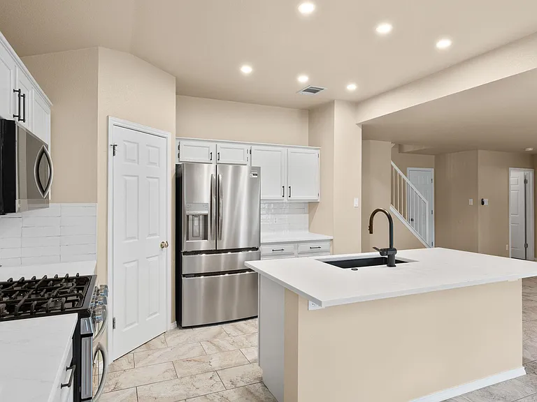 2104 Lobelia Dr — Photo 14