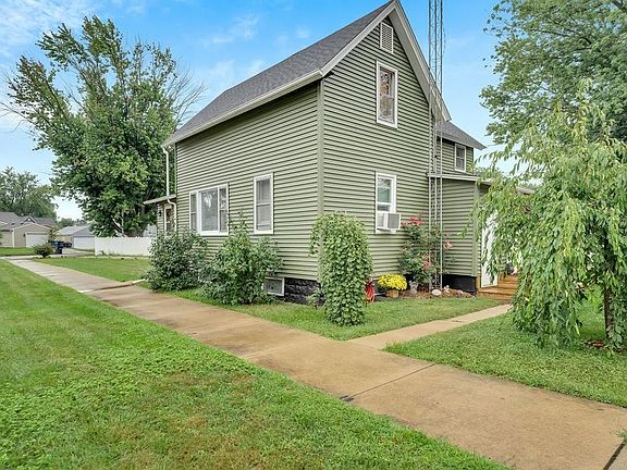 4th image of 104 Benton St