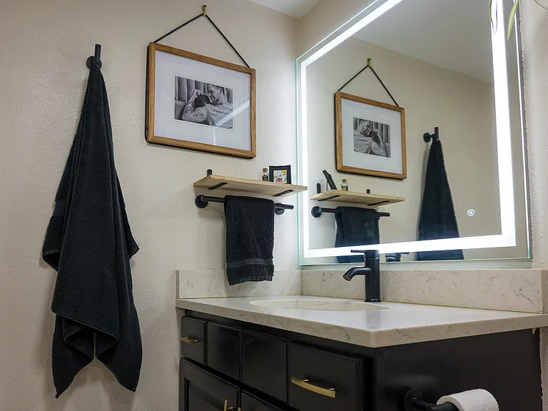Full Bathroom 1
