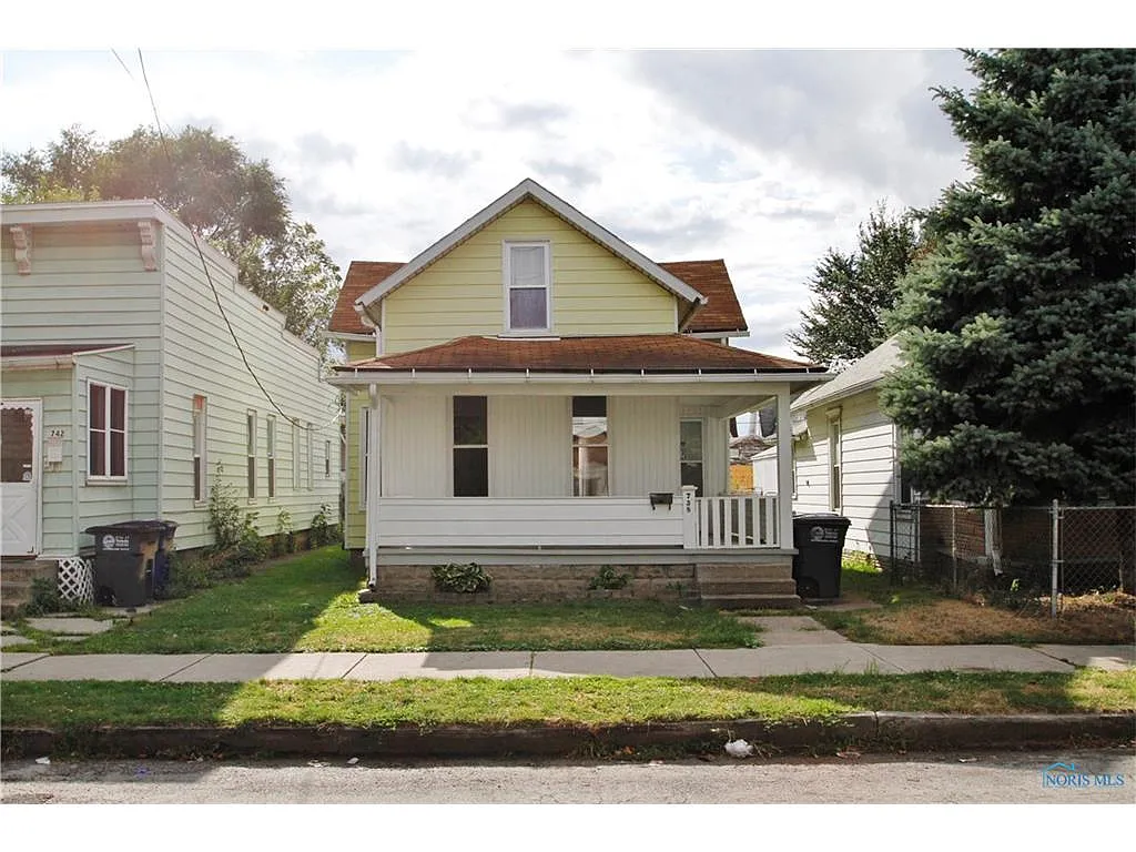 738 White St photo 1