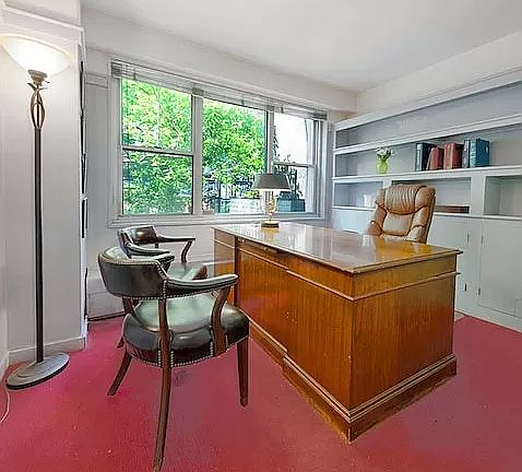 3rd image of 15 W 72nd St