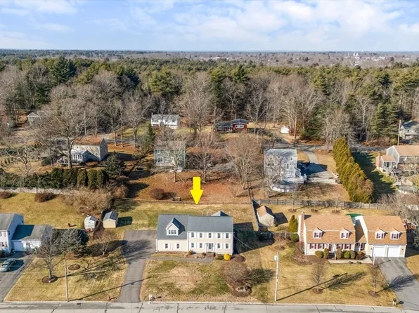 35 Nelson Dr, Bridgewater, MA 02324